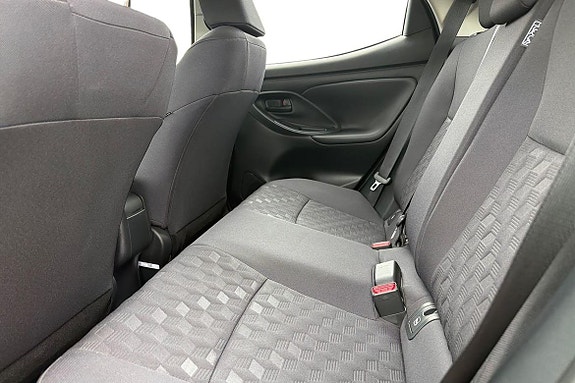 Toyota Yaris 13 of 21
