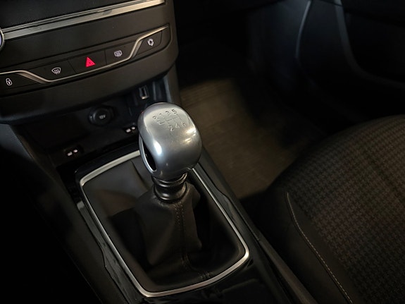 Peugeot 308 9 of 21