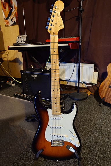 Fender Stratocaster sunburst, stora huvudet.