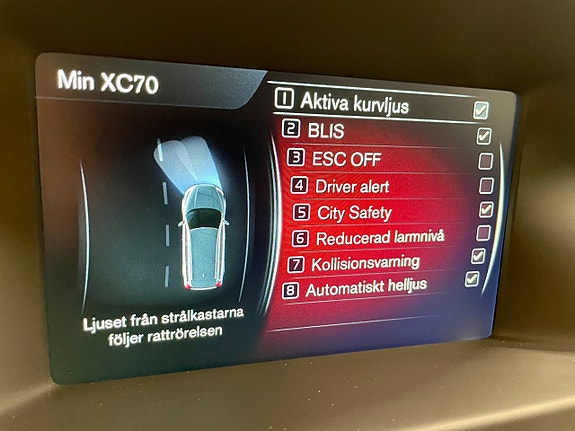 Volvo XC70 15 of 28