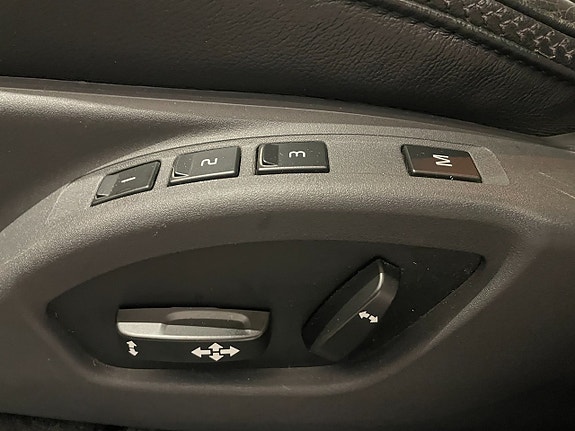 Volvo XC70 20 of 28