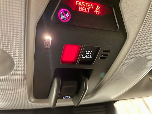 Volvo XC70 11 of 28