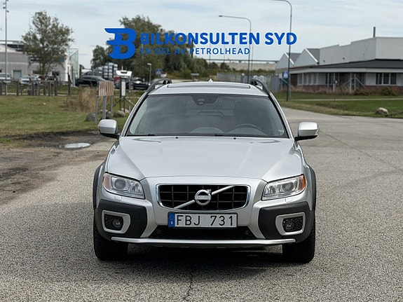 Volvo XC70 2 of 18
