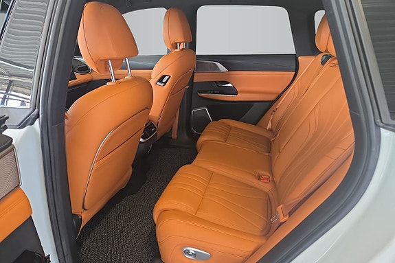 XPeng G9 11 of 18