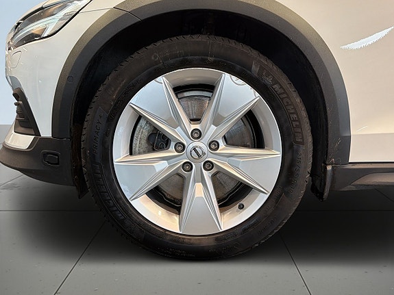 Volvo V60 Cross Country 14 of 18