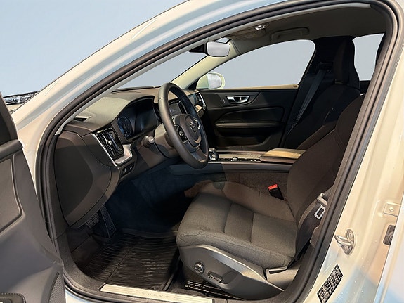 Volvo V60 Cross Country 7 of 18