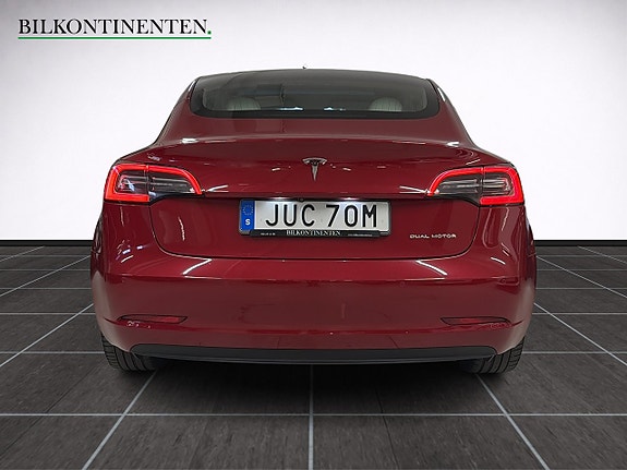 Tesla Model 3 8 of 17
