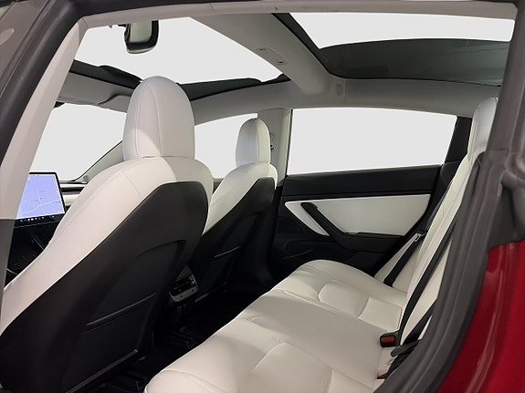 Tesla Model 3 13 of 17
