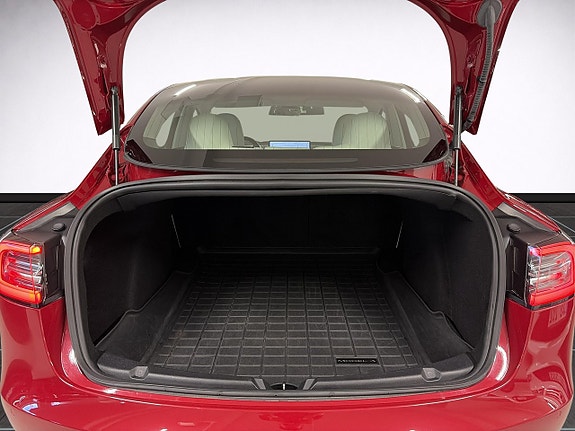 Tesla Model 3 10 of 17