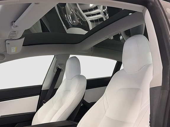 Tesla Model 3 14 of 17