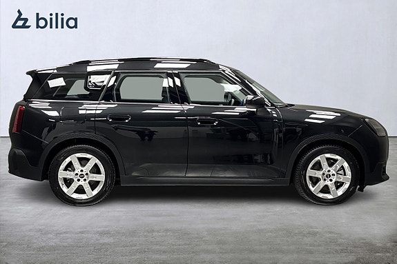 MINI Countryman SE 2 of 15