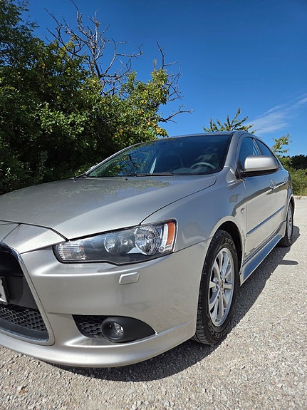 Mitsubishi Lancer 2 of 10