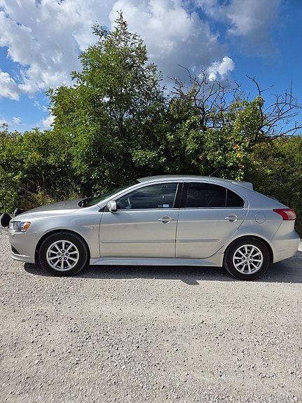 Mitsubishi Lancer 3 of 10