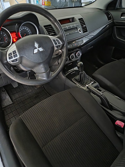 Mitsubishi Lancer 9 of 10