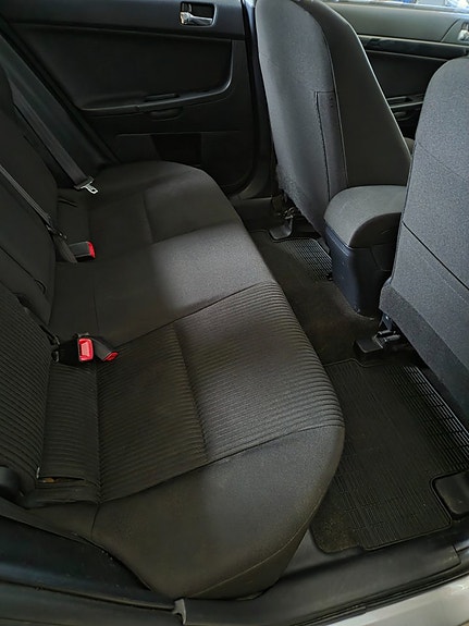 Mitsubishi Lancer 10 of 10