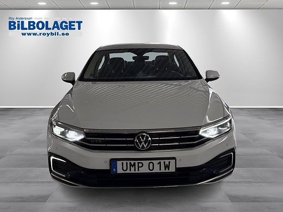 Volkswagen Passat 11 of 12