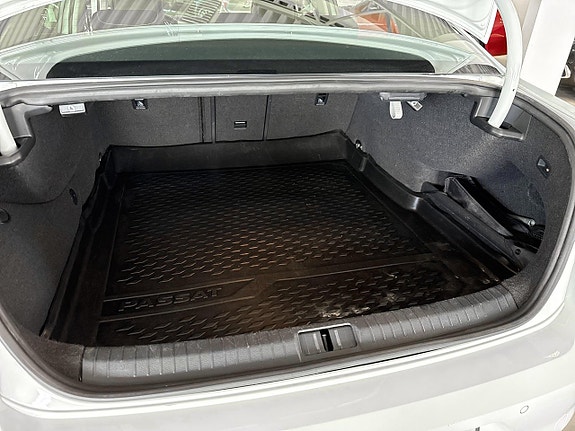 Volkswagen Passat 10 of 12
