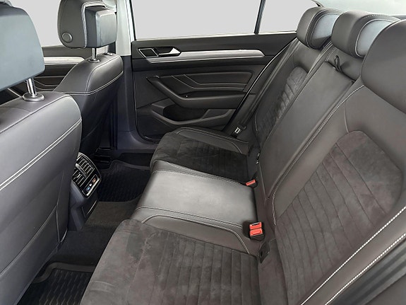 Volkswagen Passat 9 of 12