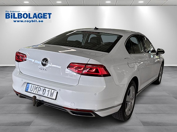 Volkswagen Passat 3 of 12