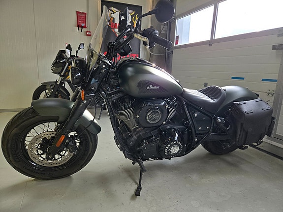 Indian CHIEF BOBBER DARK HORSE 2 of 5