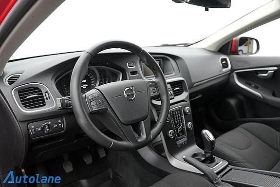 Volvo V40 11 of 24