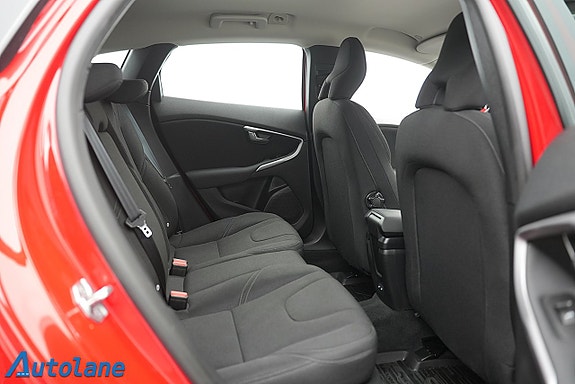 Volvo V40 18 of 24