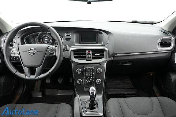 Volvo V40 12 of 24