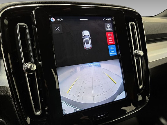 Volvo XC40 10 of 15
