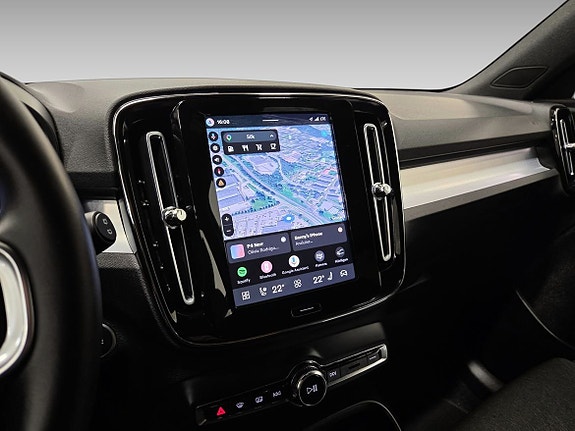 Volvo XC40 8 of 15
