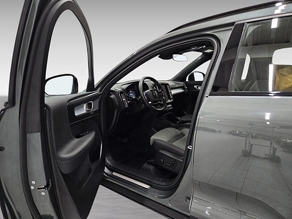 Volvo XC40 12 of 15