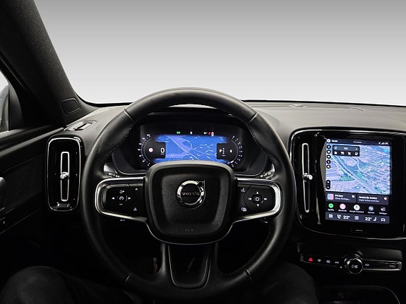Volvo XC40 7 of 15