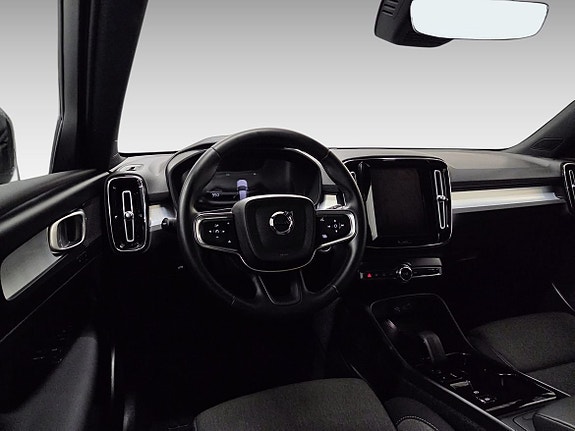 Volvo XC40 6 of 15