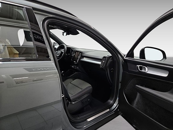 Volvo XC40 13 of 15