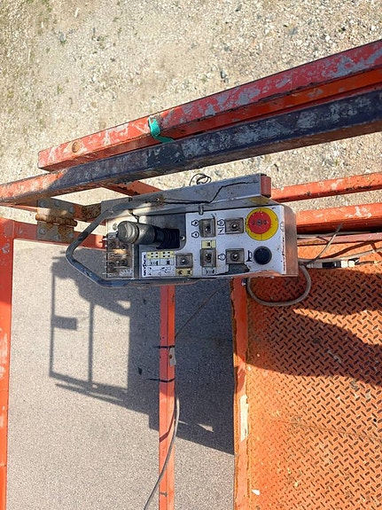 SkyJack SJ 6832 RT 9 of 12