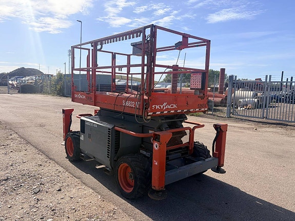 SkyJack SJ 6832 RT 2 of 12