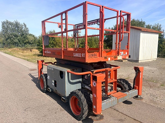 SkyJack SJ 6832 RT 4 of 12
