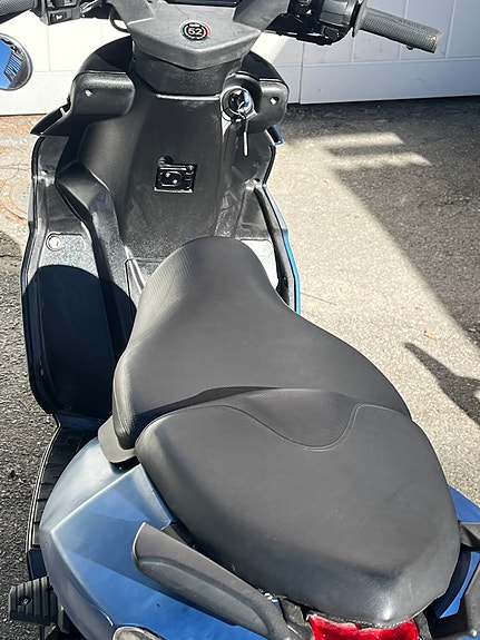 Aprilia SR50 R 4 of 6