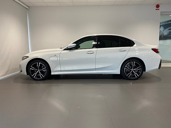 BMW 330e 2 of 10