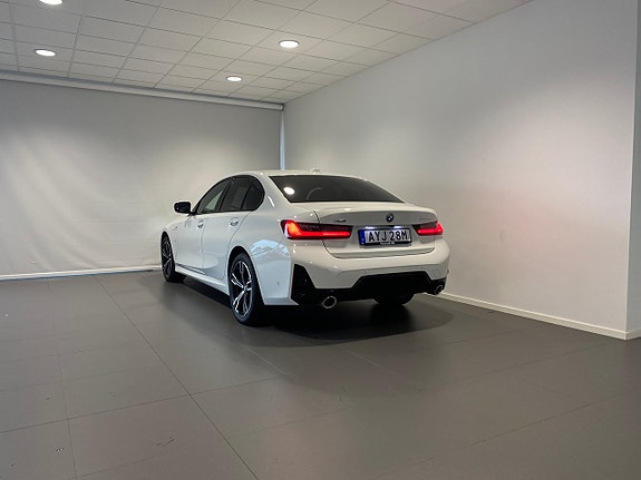 BMW 330e 9 of 10