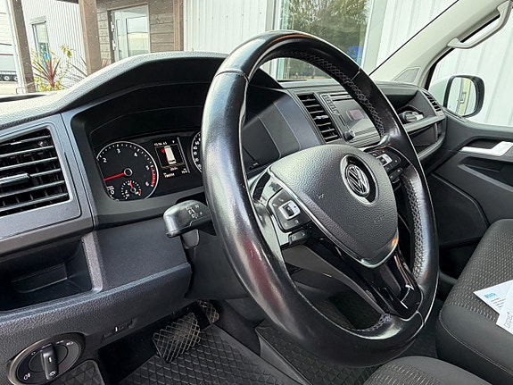 Volkswagen Caravelle 10 of 15