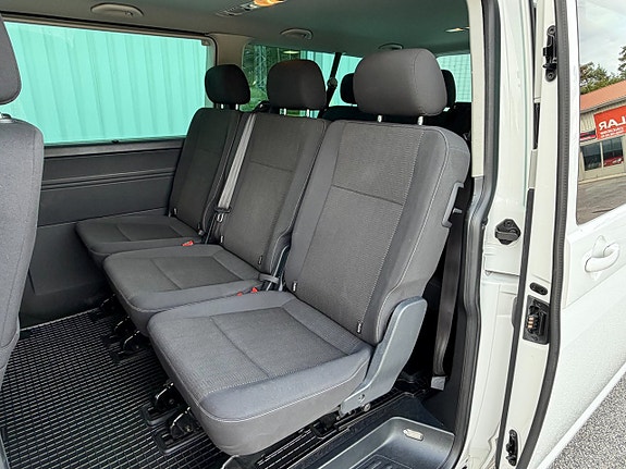 Volkswagen Caravelle 13 of 15