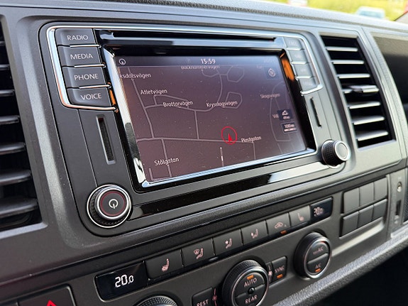 Volkswagen Caravelle 12 of 15
