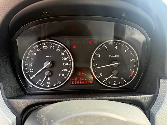 BMW 320 5 of 9