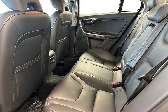 Volvo S60 12 of 28