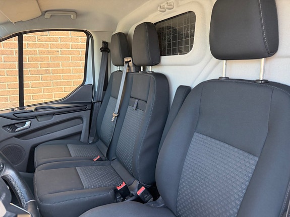 Ford Transit Custom 9 of 13