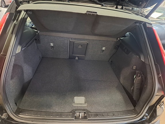 Volvo XC40 9 of 14