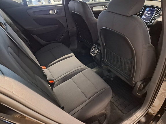 Volvo XC40 13 of 14