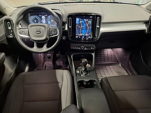 Volvo XC40 10 of 14