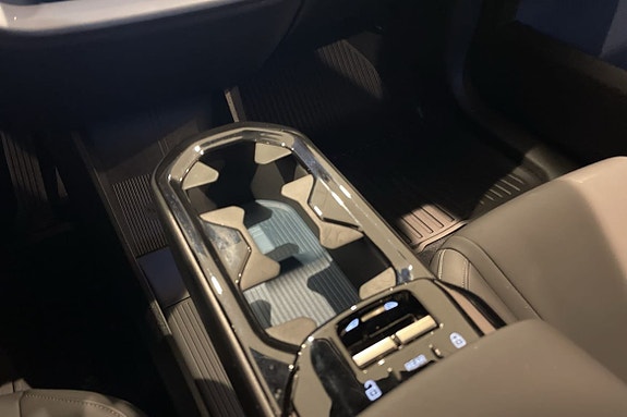Volvo EX30 18 of 18