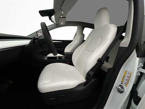 Tesla Model Y 13 of 29